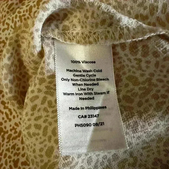 TALBOTS PEBBLED DOT RUFFLE SHELL - Picture 10 of 13